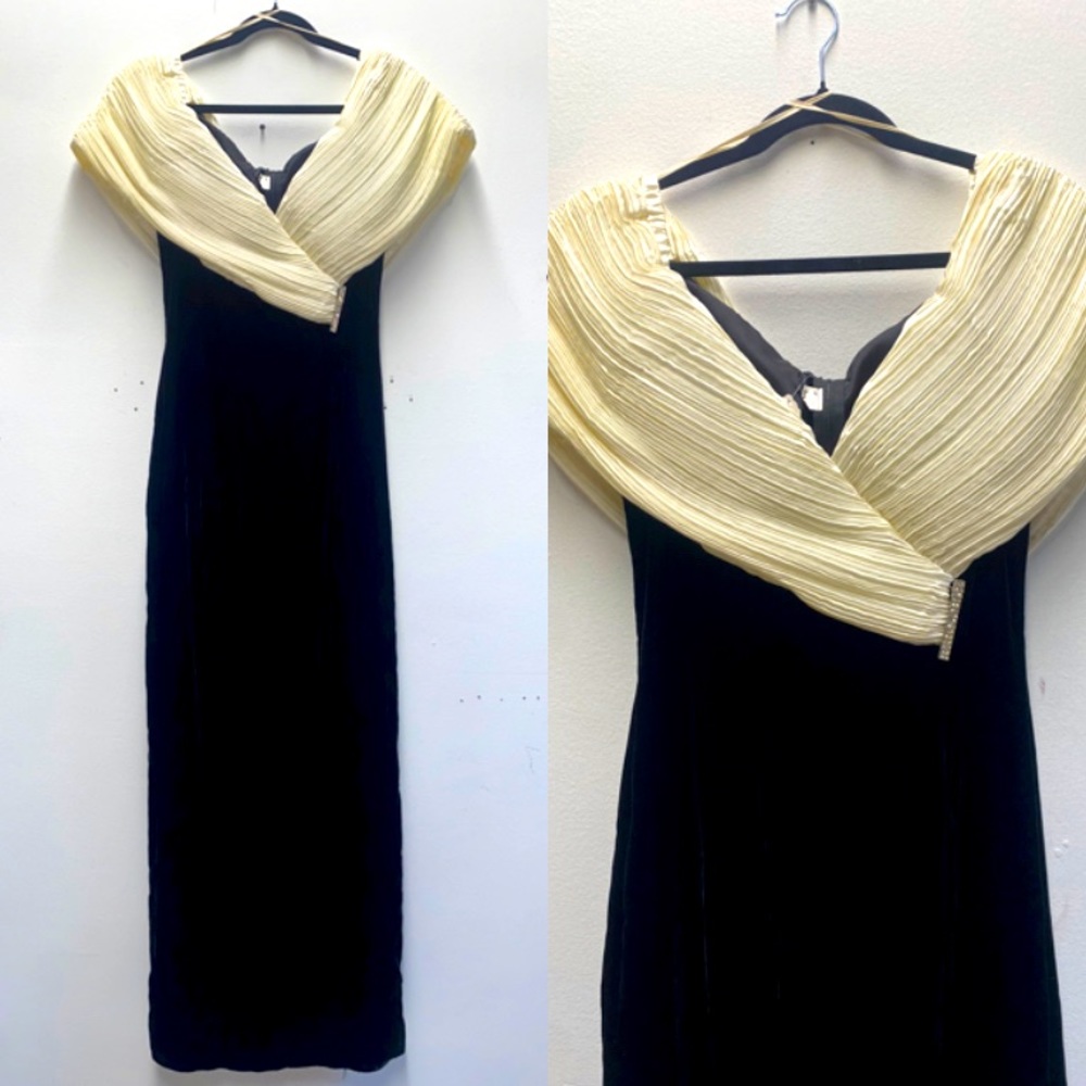 Gorgeous Vintage 80s/90s Black Velvet Off the Shoulder Taffeta Evening Gown